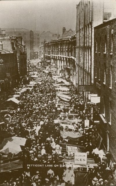 Petticoat Lane un dimanche matin - English Photographer